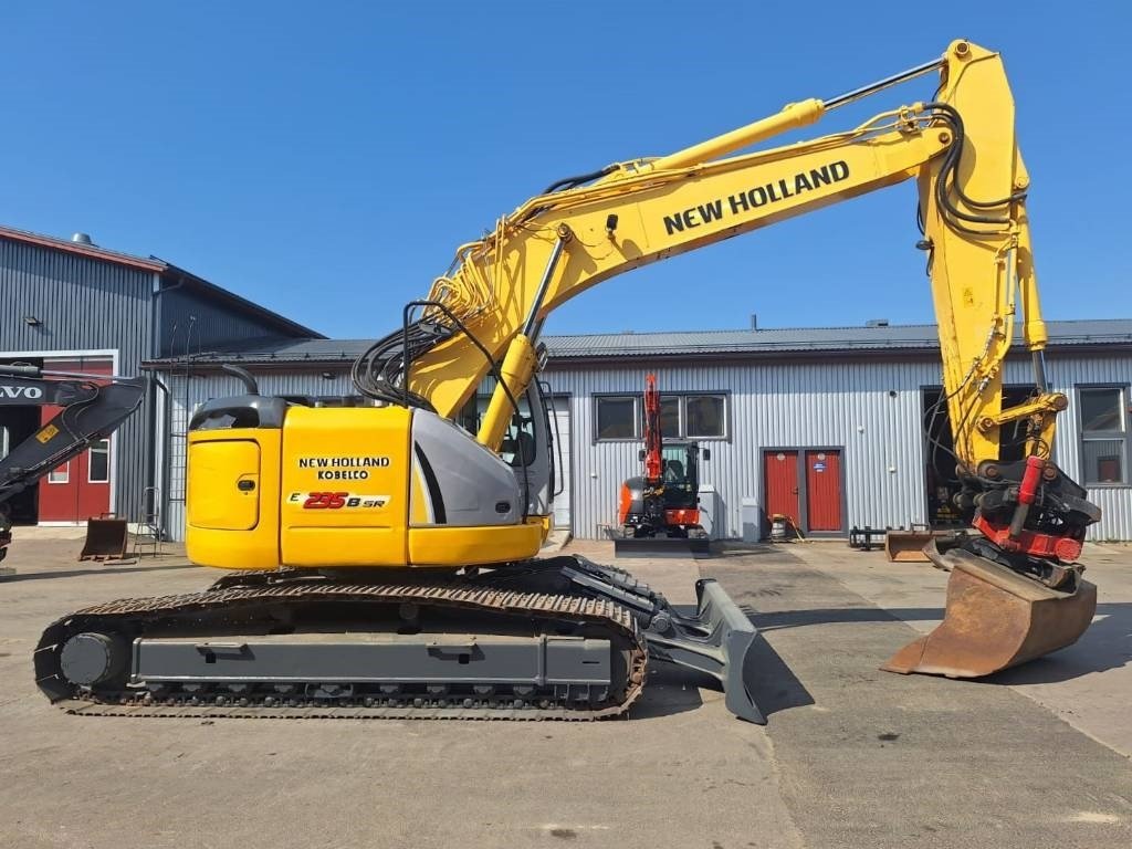 New Holland E235BSRLC PYÖRITTÄJÄLLÄ - Lintekskavaator: pilt 5 New Holland E235BSRLC PYÖRITTÄJÄLLÄ - Lintekskavaator: pilt 5
