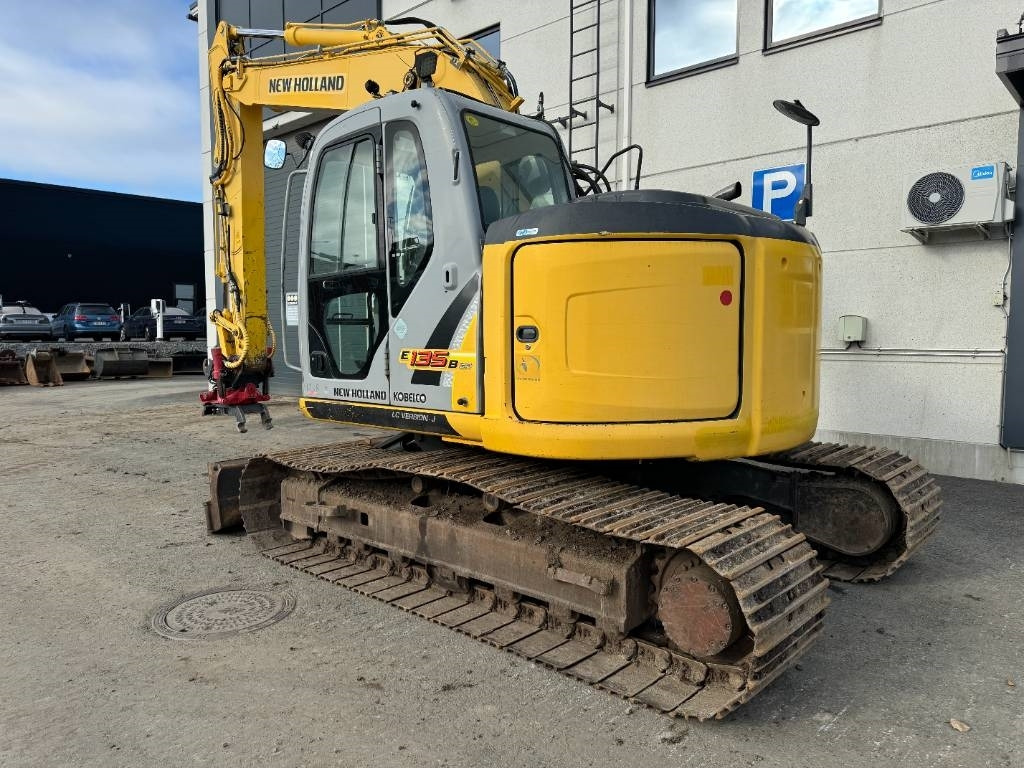 New Holland MYYTY! SOLD! E135BSR-2 PYÖRITTÄJÄLLÄ - Lintekskavaator: pilt 2 New Holland MYYTY! SOLD! E135BSR-2 PYÖRITTÄJÄLLÄ - Lintekskavaator: pilt 2