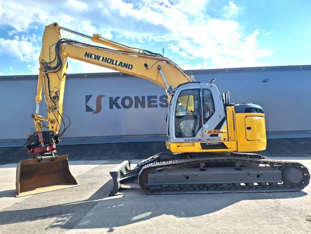 New Holland MYYTY! SOLD! E235BSRLC PYÖRITTÄJÄLLÄ - Lintekskavaator: pilt 1 New Holland MYYTY! SOLD! E235BSRLC PYÖRITTÄJÄLLÄ - Lintekskavaator: pilt 1