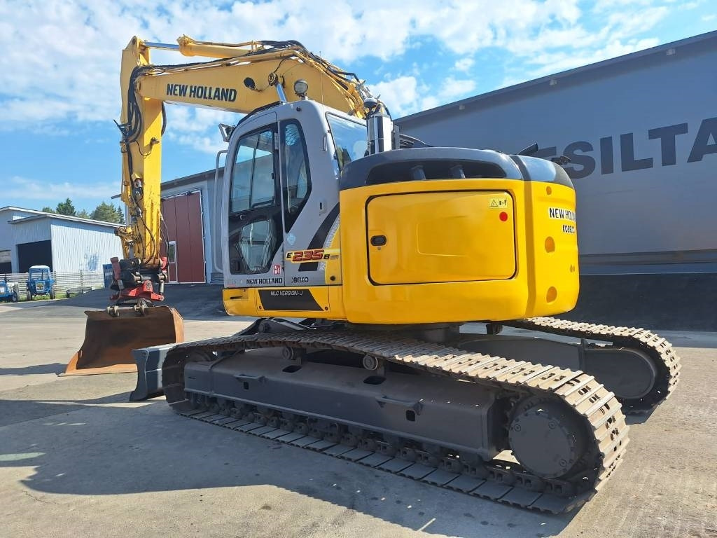 New Holland MYYTY! SOLD! E235BSRLC PYÖRITTÄJÄLLÄ - Lintekskavaator: pilt 2 New Holland MYYTY! SOLD! E235BSRLC PYÖRITTÄJÄLLÄ - Lintekskavaator: pilt 2
