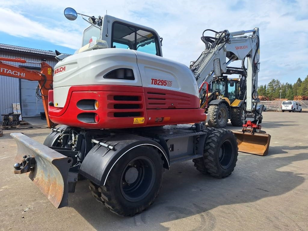 Takeuchi TB295W KÄRRY, PYÖRITTÄJÄ, 5-KAUHAA - Ratastel ekskavaator: pilt 4 Takeuchi TB295W KÄRRY, PYÖRITTÄJÄ, 5-KAUHAA - Ratastel ekskavaator: pilt 4