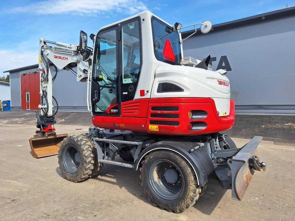 Takeuchi TB295W KÄRRY, PYÖRITTÄJÄ, 5-KAUHAA - Ratastel ekskavaator: pilt 2 Takeuchi TB295W KÄRRY, PYÖRITTÄJÄ, 5-KAUHAA - Ratastel ekskavaator: pilt 2