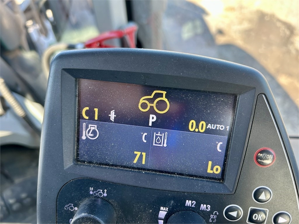 Traktor Valtra N174 VERSU ETUKUORMAAJALLA: pilt 15