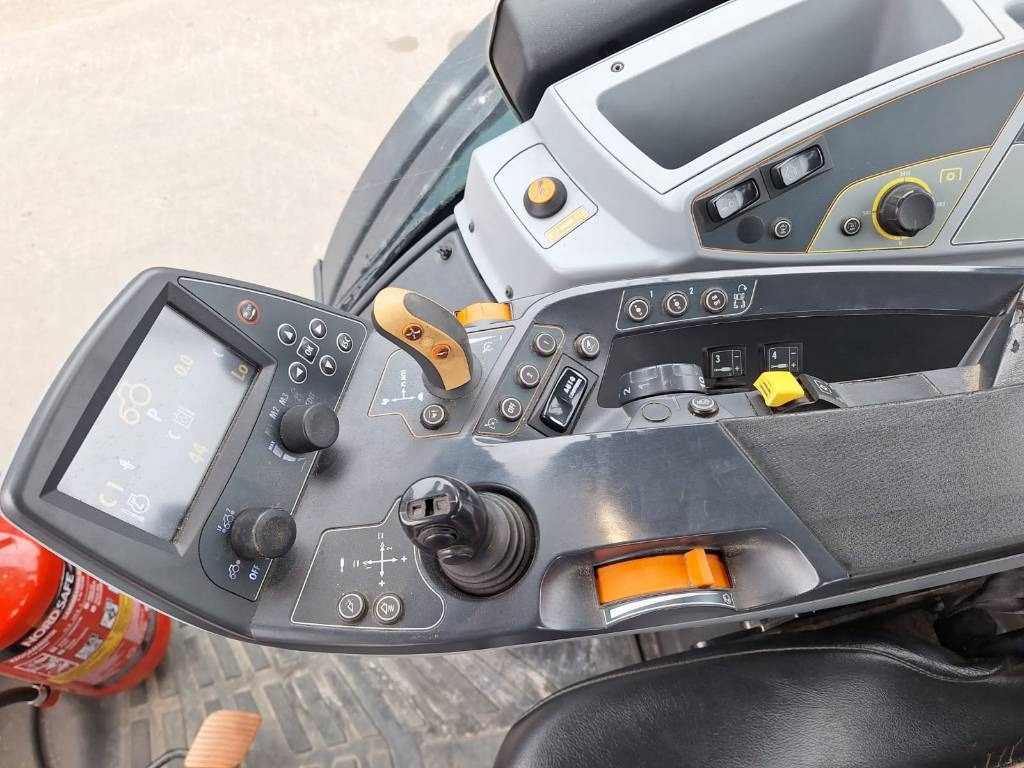Traktor Valtra N174 VERSU ETUKUORMAAJALLA: pilt 9