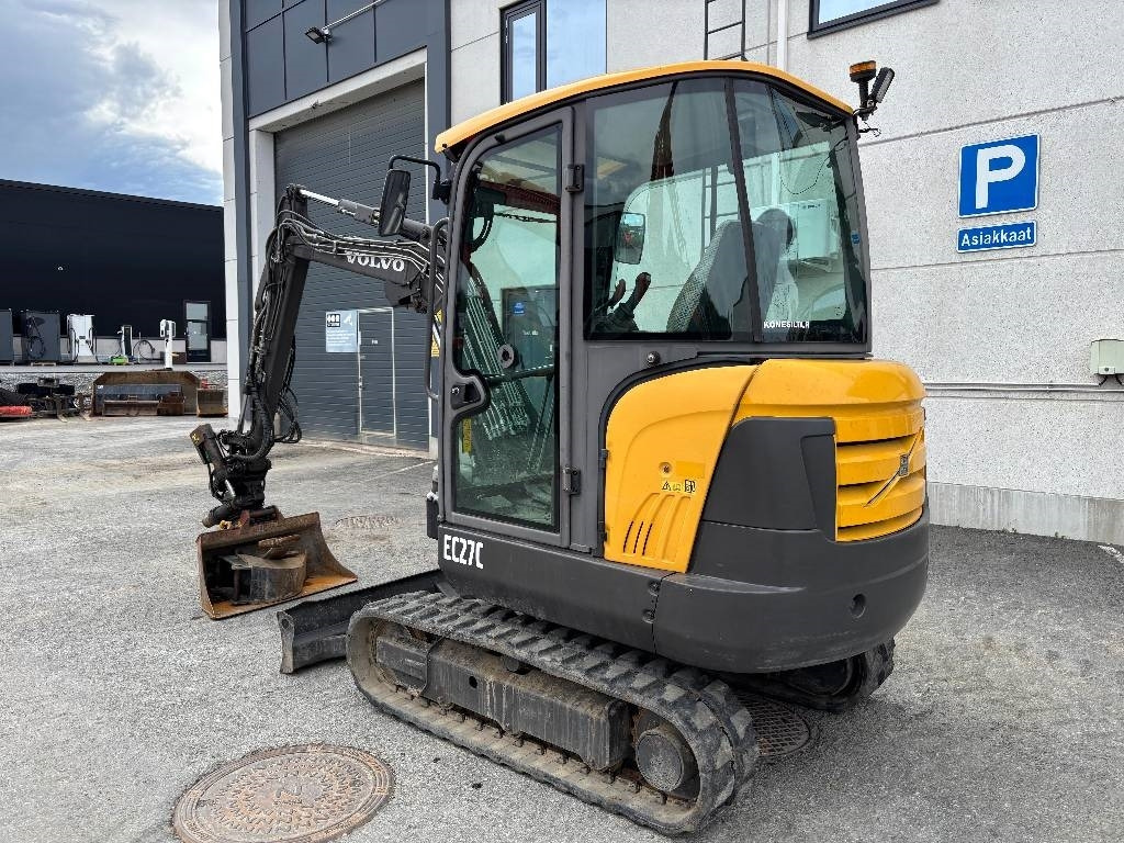 Volvo EC27C PYÖRITTÄJÄLLÄ - Miniekskavaator: pilt 2 Volvo EC27C PYÖRITTÄJÄLLÄ - Miniekskavaator: pilt 2