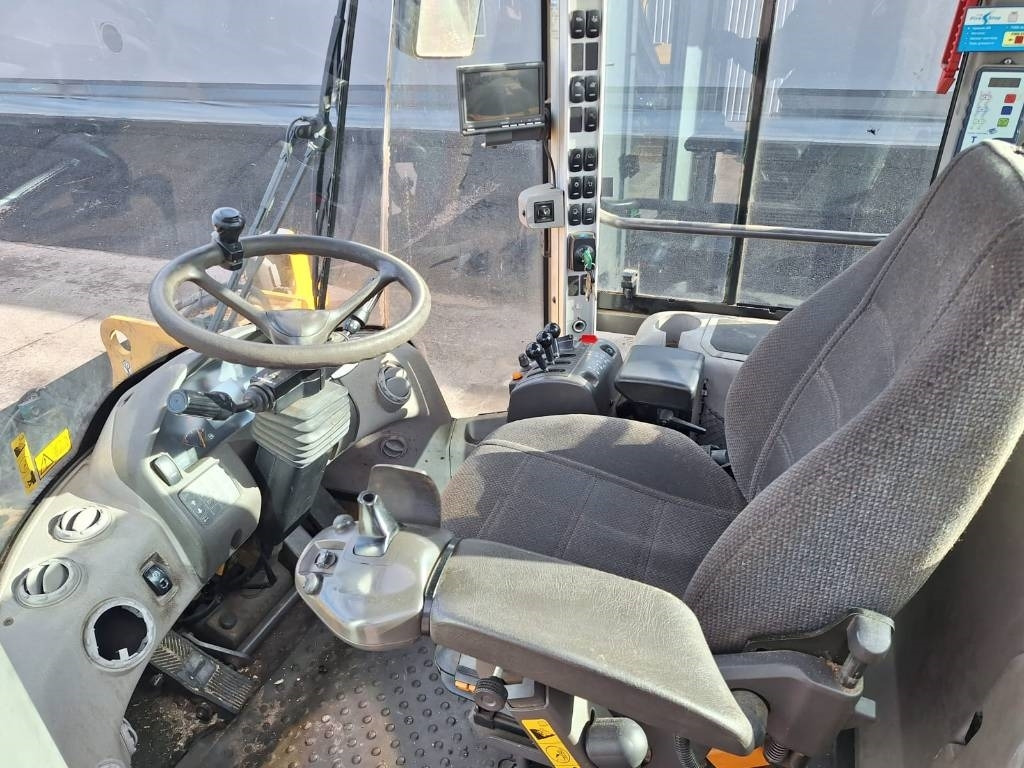 Rataslaadur Volvo L120F VIPUOHJAUS: pilt 9