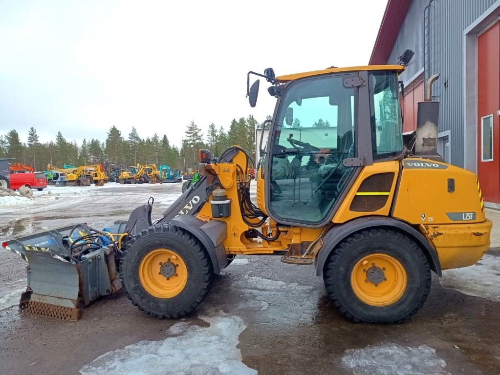 Volvo MYYTY! SOLD! L25F RASVARI, AURA - Rataslaadur: pilt 1 Volvo MYYTY! SOLD! L25F RASVARI, AURA - Rataslaadur: pilt 1