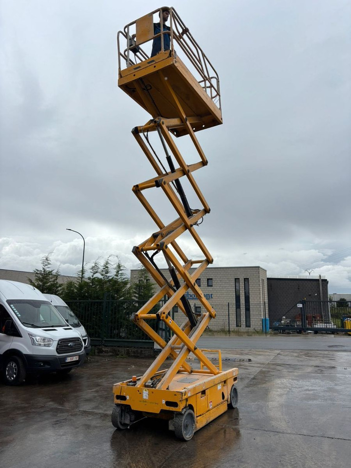 Haulotte Compact 12. 1060h. - Veoautolt tõusev platvorm: pilt 4 Haulotte Compact 12. 1060h. - Veoautolt tõusev platvorm: pilt 4