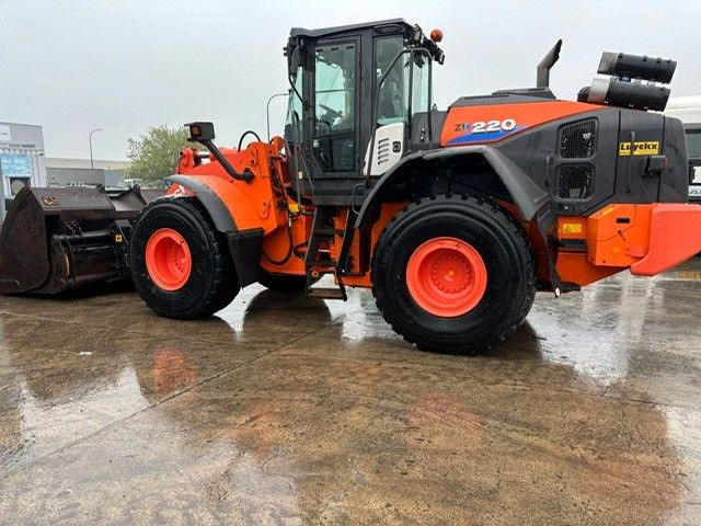 Hitachi ZW220-6. Hochkippschaufel. Wage. - Rataslaadur: pilt 2 Hitachi ZW220-6. Hochkippschaufel. Wage. - Rataslaadur: pilt 2