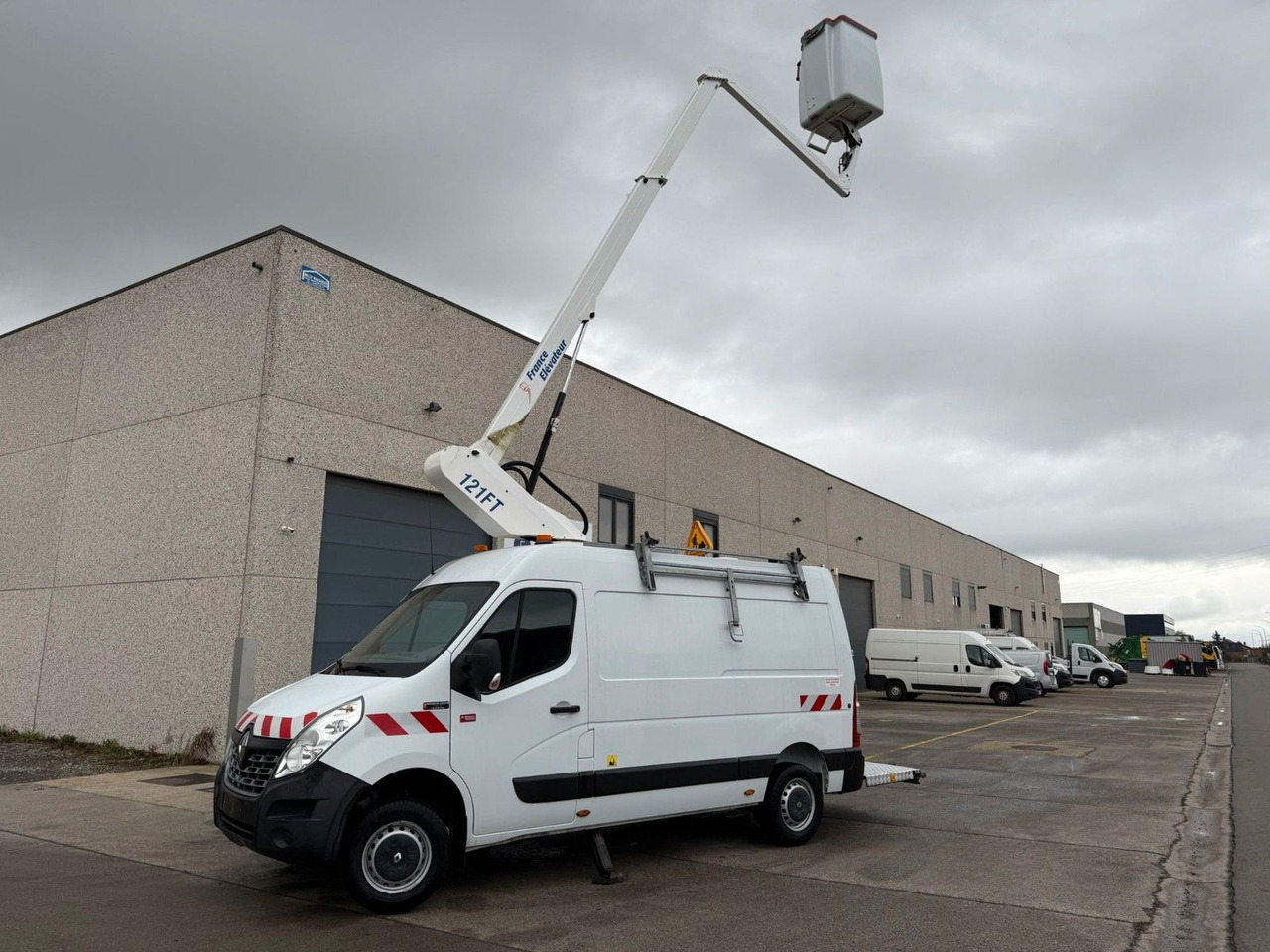 Renault Master. France Elévateur 12m. Klima. Kamera. - Veoautolt tõusev platvorm: pilt 1 Renault Master. France Elévateur 12m. Klima. Kamera. - Veoautolt tõusev platvorm: pilt 1