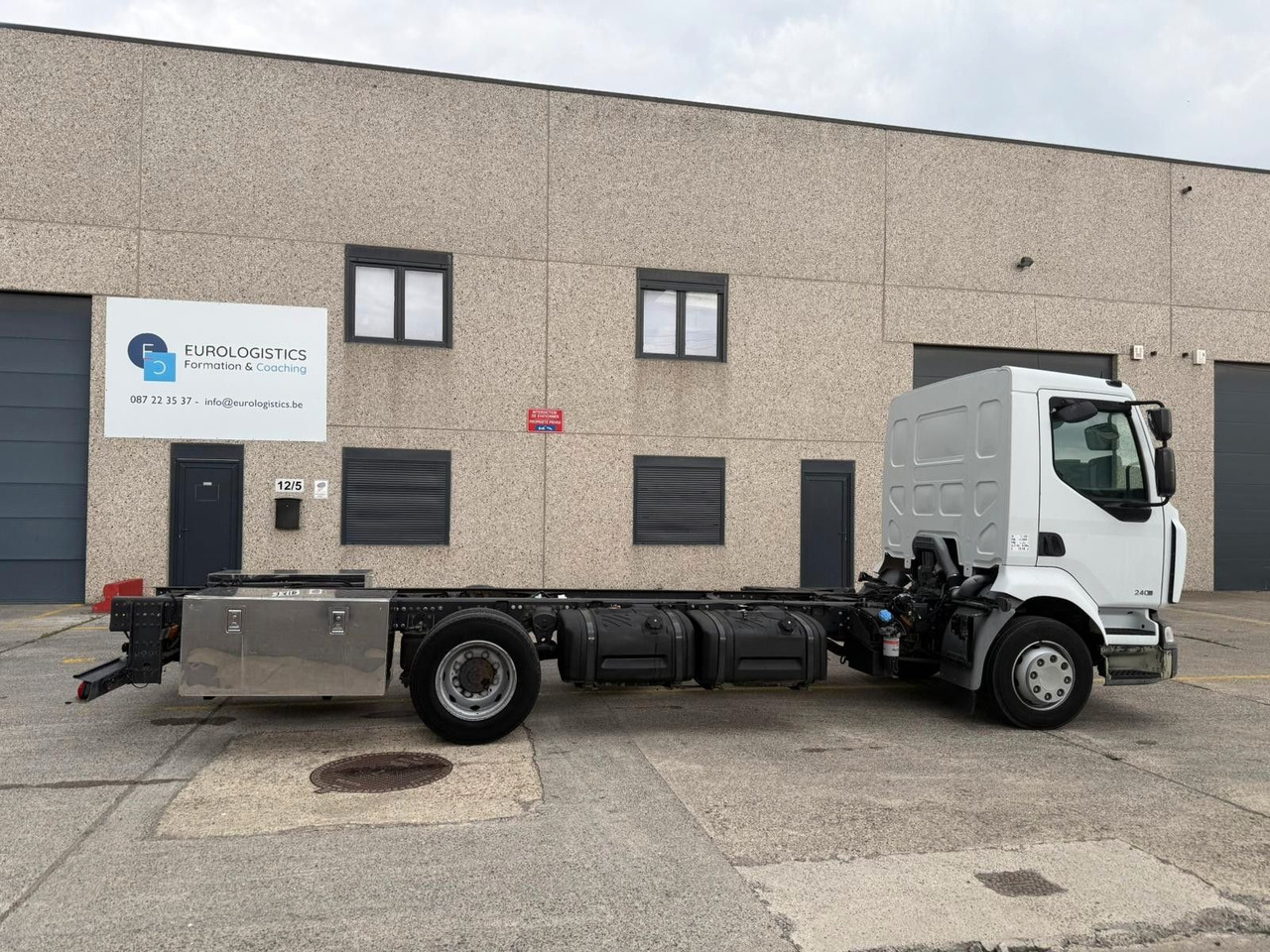 Renault Midlum 240dXi. Klima. 225.000km. - Kabiinišassiiga veoauto: pilt 3 Renault Midlum 240dXi. Klima. 225.000km. - Kabiinišassiiga veoauto: pilt 3