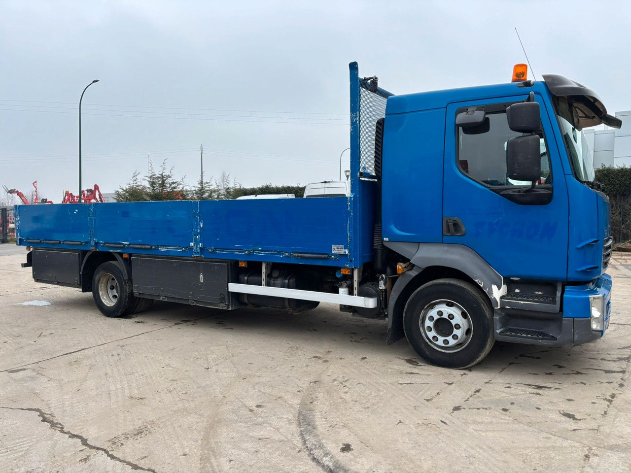 Volvo FL7-240. Pritsche 6.80m. EU5. - Madelveok/ Platvormveok: pilt 1 Volvo FL7-240. Pritsche 6.80m. EU5. - Madelveok/ Platvormveok: pilt 1