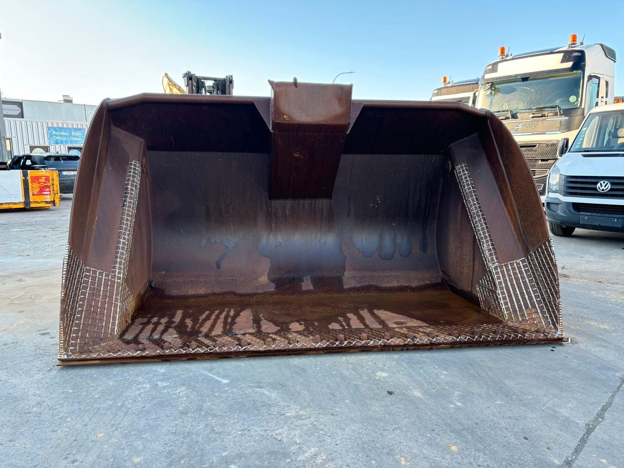 Volvo L150 - L180 - L220. Kippschaufel 5m3. Volvo L150 - L180 - L220. Kippschaufel 5m3. - Laaduri kopp - Ehitusmasinad: pilt 2 Volvo L150 - L180 - L220. Kippschaufel 5m3. Volvo L150 - L180 - L220. Kippschaufel 5m3. - Laaduri kopp - Ehitusmasinad: pilt 2