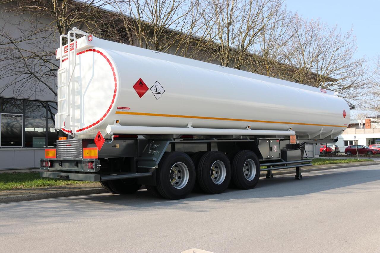 Sievering 45000 LITRES ADR SEMI REMORQUE CITERNE DE CARBURANT - Tsistern poolhaagis: pilt 2 Sievering 45000 LITRES ADR SEMI REMORQUE CITERNE DE CARBURANT - Tsistern poolhaagis: pilt 2