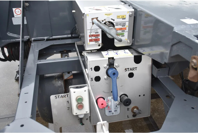 Broshuis 3UCC-39/45 MFCC - SAF AXLES - 2 x EXTENDABLE - DISC BRAKES - LIKE NEW ! - Konteinerveduk/ Tõstukiga poolhaagis: pilt 5 Broshuis 3UCC-39/45 MFCC - SAF AXLES - 2 x EXTENDABLE - DISC BRAKES - LIKE NEW ! - Konteinerveduk/ Tõstukiga poolhaagis: pilt 5