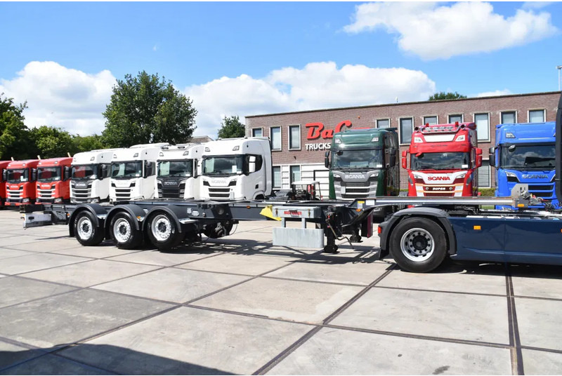 Renders HASTRAILER FCC - ALL CONNECTIONS - LIFT AXLE - 2 x EXTENDABLE - SAF AXLES - DISC BRAKES - EXCELLENT CONDITION - - Konteinerveduk/ Tõstukiga poolhaagis: pilt 1 Renders HASTRAILER FCC - ALL CONNECTIONS - LIFT AXLE - 2 x EXTENDABLE - SAF AXLES - DISC BRAKES - EXCELLENT CONDITION - - Konteinerveduk/ Tõstukiga poolhaagis: pilt 1