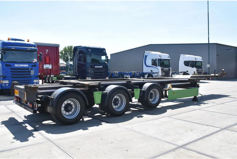 Renders ROC 16.30 - X-STEERING - LIFT AXLE - BPW AXLES - DISC BRAKES - EXTENDABLE - - Konteinerveduk/ Tõstukiga poolhaagis: pilt 2 Renders ROC 16.30 - X-STEERING - LIFT AXLE - BPW AXLES - DISC BRAKES - EXTENDABLE - - Konteinerveduk/ Tõstukiga poolhaagis: pilt 2