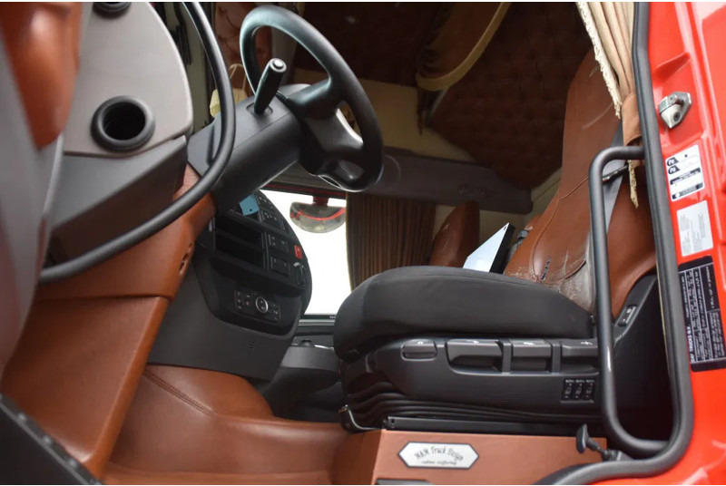 DAF XF 480 SSC 4x2 - NEW TACHO - 839 TKM - PARK. AIRCO - NAVI - SPECIAL INTERIOR - 2 x FUEL TANKS - ALCOA'S - TOP CONDITION - - Sadulveok: pilt 4 DAF XF 480 SSC 4x2 - NEW TACHO - 839 TKM - PARK. AIRCO - NAVI - SPECIAL INTERIOR - 2 x FUEL TANKS - ALCOA'S - TOP CONDITION - - Sadulveok: pilt 4