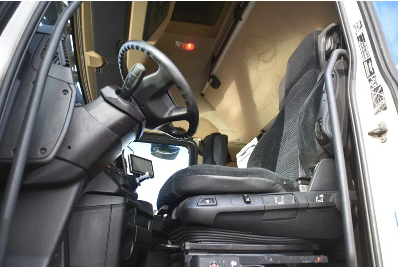 Mercedes-Benz Actros 2548 6x2/4 - EURO 6 - AIRCO - CAB HEATER - 2 BEDS - DIFF. LOCK - GOOD CONDITION - - Sadulveok: pilt 4 Mercedes-Benz Actros 2548 6x2/4 - EURO 6 - AIRCO - CAB HEATER - 2 BEDS - DIFF. LOCK - GOOD CONDITION - - Sadulveok: pilt 4