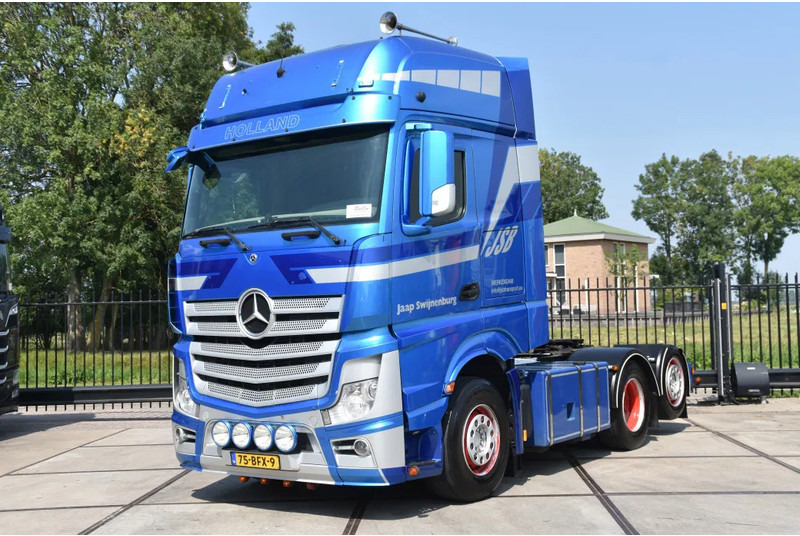 Mercedes-Benz Actros 2745 6x2 - EURO 6 - AIRCO - 2 x FUEL TANKS - 2 BEDS - SLIDING FIFTH WHEEL - SPECIAL BUMPER - TOP CONDITION - - Sadulveok: pilt 2 Mercedes-Benz Actros 2745 6x2 - EURO 6 - AIRCO - 2 x FUEL TANKS - 2 BEDS - SLIDING FIFTH WHEEL - SPECIAL BUMPER - TOP CONDITION - - Sadulveok: pilt 2