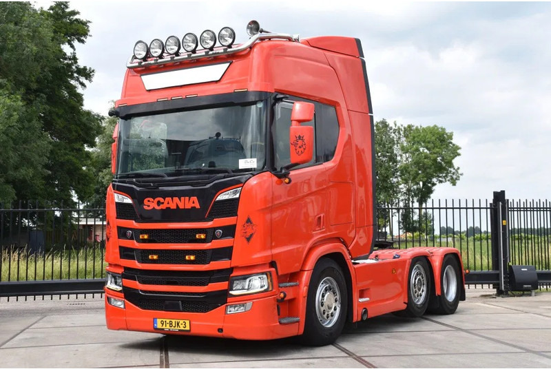 Scania R450 NGS 6x2/4NB - RETARDER - FULL AIR - 748 TKM - LEATHER SEATS - NAVI - 2 x FUEL TANKS - LED LIGHTS - - Sadulveok: pilt 2 Scania R450 NGS 6x2/4NB - RETARDER - FULL AIR - 748 TKM - LEATHER SEATS - NAVI - 2 x FUEL TANKS - LED LIGHTS - - Sadulveok: pilt 2