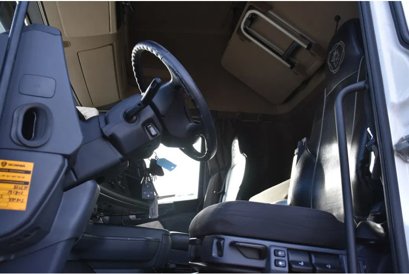 Scania R450 TL 4x2 - RETARDER - 815 TKM - PTO - PARK. AIRCO - NAVI - 2 x FUEL TANKS - GOOD CONDITION - - Sadulveok: pilt 4 Scania R450 TL 4x2 - RETARDER - 815 TKM - PTO - PARK. AIRCO - NAVI - 2 x FUEL TANKS - GOOD CONDITION - - Sadulveok: pilt 4