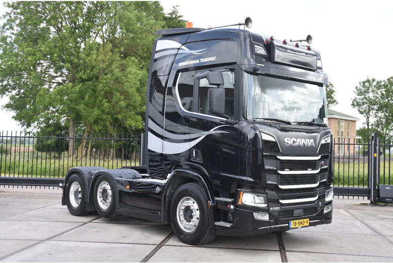 Scania R520 V8 NGS 6x2/4 - 701 TKM - NAVI - LEATHER SEATS - ALCOA'S - LED LIGHTS - TOP CONDITION - - Sadulveok: pilt 1 Scania R520 V8 NGS 6x2/4 - 701 TKM - NAVI - LEATHER SEATS - ALCOA'S - LED LIGHTS - TOP CONDITION - - Sadulveok: pilt 1