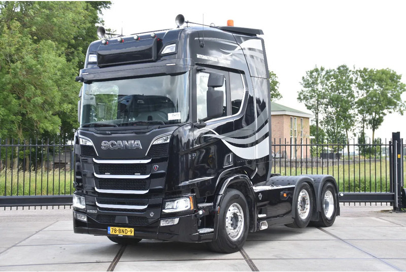 Scania R520 V8 NGS 6x2/4 - 701 TKM - NAVI - LEATHER SEATS - ALCOA'S - LED LIGHTS - TOP CONDITION - - Sadulveok: pilt 2 Scania R520 V8 NGS 6x2/4 - 701 TKM - NAVI - LEATHER SEATS - ALCOA'S - LED LIGHTS - TOP CONDITION - - Sadulveok: pilt 2