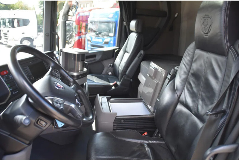 Scania S450 NGS 4x2 - RETARDER - 767 TKM - PARK. AIRCO - LEATHER SEATS - 2 x FUEL TANKS - LED LIGHTS - TOP CONDITION - - Sadulveok: pilt 5 Scania S450 NGS 4x2 - RETARDER - 767 TKM - PARK. AIRCO - LEATHER SEATS - 2 x FUEL TANKS - LED LIGHTS - TOP CONDITION - - Sadulveok: pilt 5