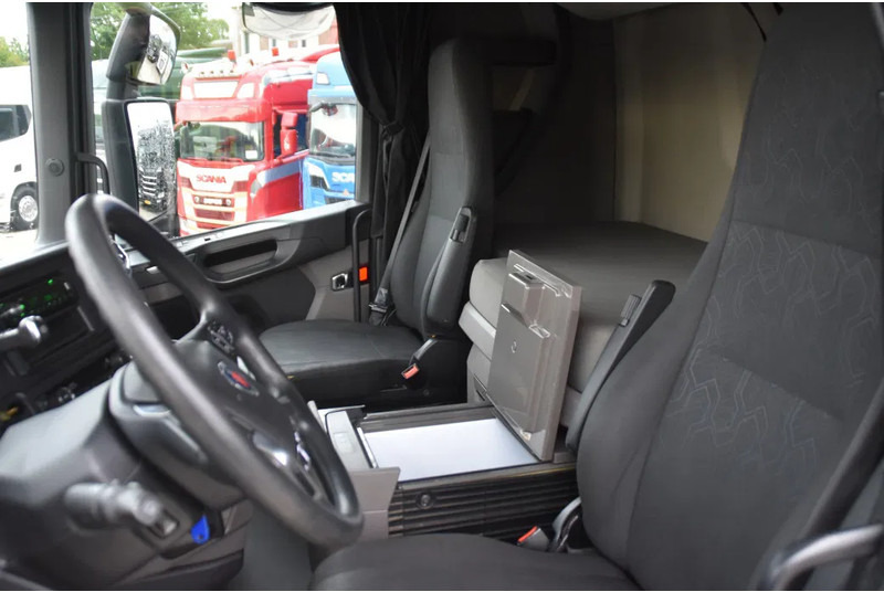 Scania S450 NGS 4x2NB - FULL AIR - RETARDER - ACC - PARK. AIRCO - 2 x FUEL TANKS - TOP CONDITION - - Sadulveok: pilt 5 Scania S450 NGS 4x2NB - FULL AIR - RETARDER - ACC - PARK. AIRCO - 2 x FUEL TANKS - TOP CONDITION - - Sadulveok: pilt 5