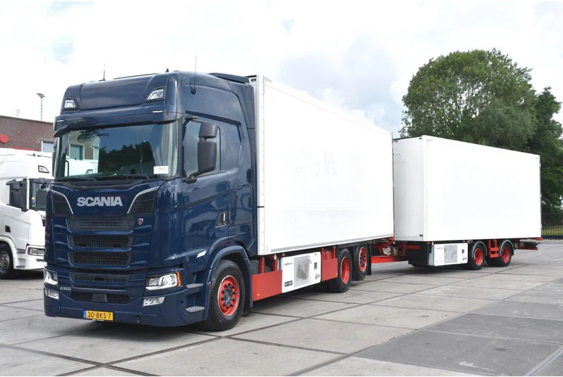 Scania S520 V8 NGS 6x2*4NB + SCHMITZ ZKO 20 - THERMO KING - RETARDER - FULL AIR - WHEELBASE: 515 CM - TOP CONDITION - - Külmutiga veoauto: pilt 1 Scania S520 V8 NGS 6x2*4NB + SCHMITZ ZKO 20 - THERMO KING - RETARDER - FULL AIR - WHEELBASE: 515 CM - TOP CONDITION - - Külmutiga veoauto: pilt 1