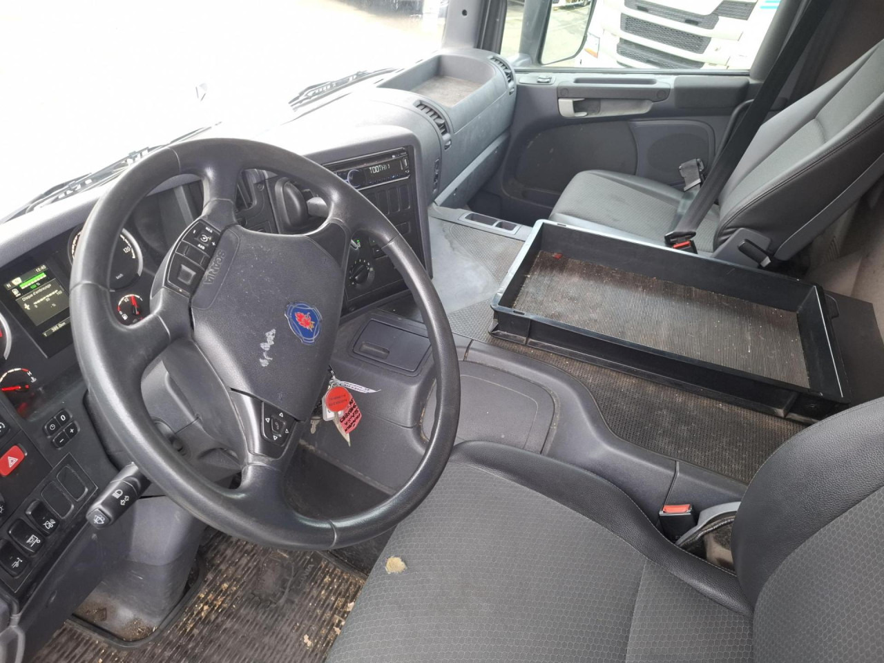 SCANIA SCANIA P250 Fourgon Hayon - Kabiinišassiiga veoauto: pilt 3 SCANIA SCANIA P250 Fourgon Hayon - Kabiinišassiiga veoauto: pilt 3