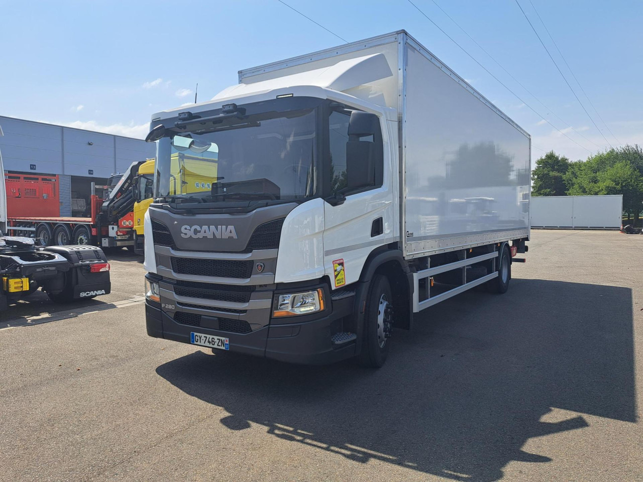 SCANIA SCANIA P280 4x2 Fourgon /Hayon 9L - Kabiinišassiiga veoauto: pilt 1 SCANIA SCANIA P280 4x2 Fourgon /Hayon 9L - Kabiinišassiiga veoauto: pilt 1