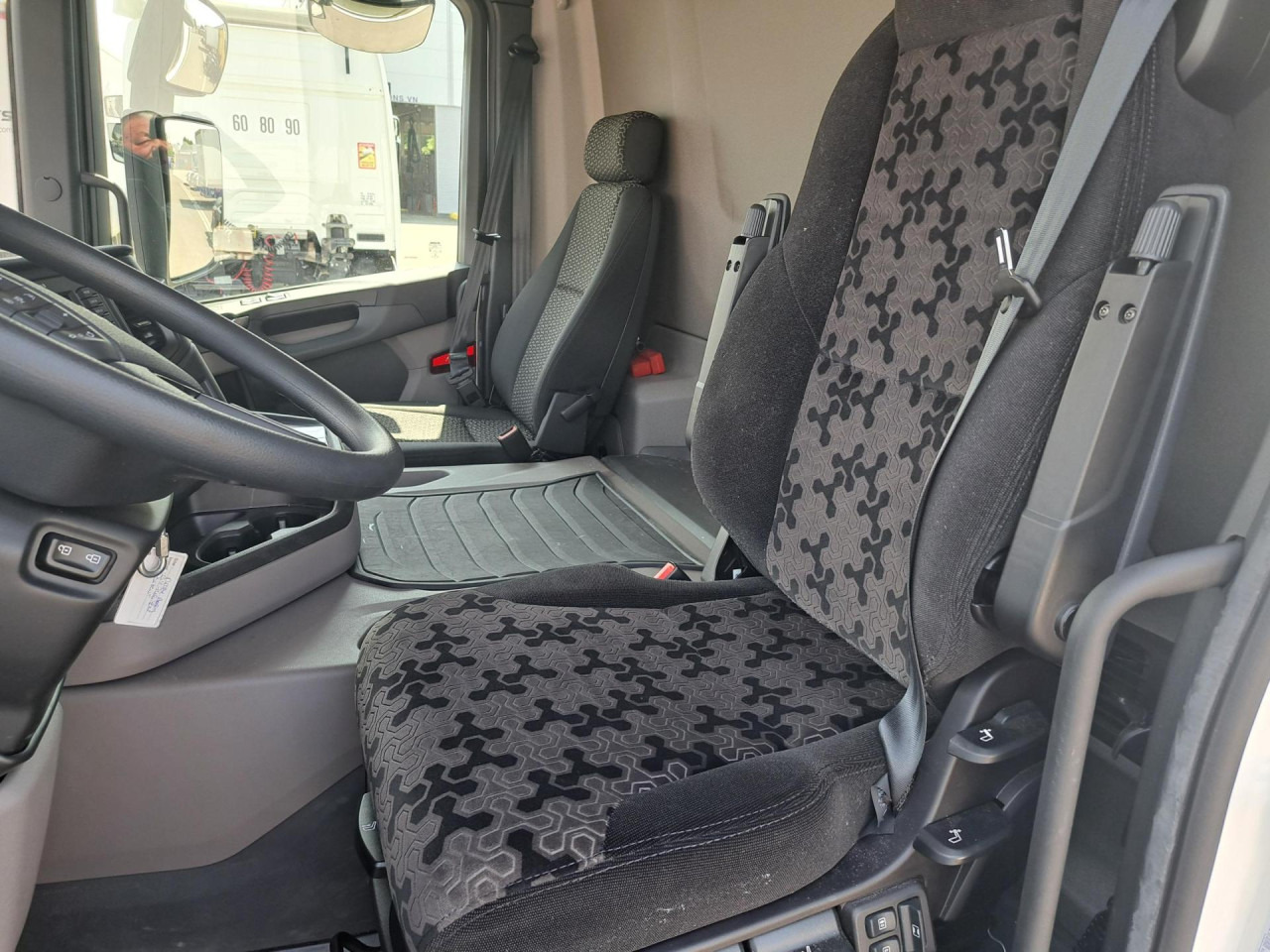 SCANIA SCANIA P280 4x2 Fourgon /Hayon 9L - Kabiinišassiiga veoauto: pilt 3 SCANIA SCANIA P280 4x2 Fourgon /Hayon 9L - Kabiinišassiiga veoauto: pilt 3