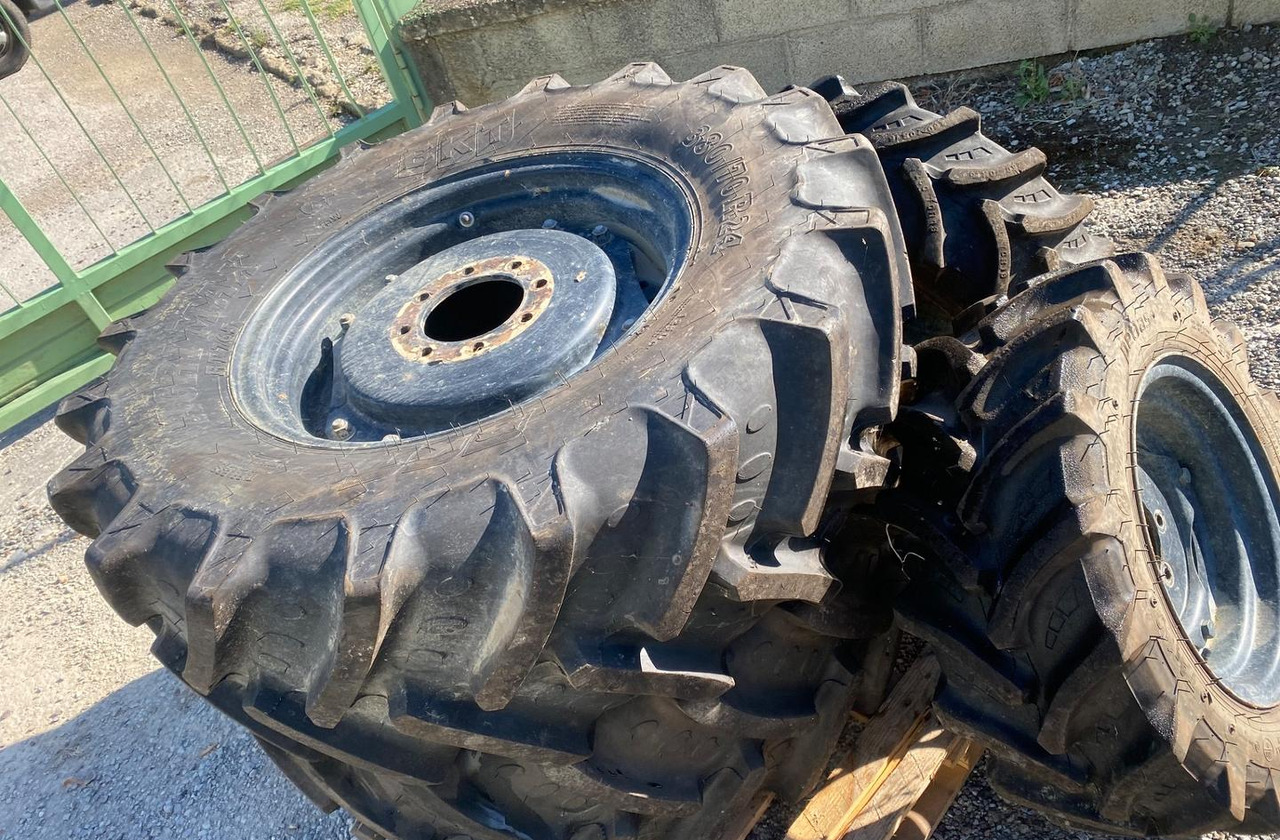 Pneumatico trattore - Komplektne ratas - Traktor: pilt 1 Pneumatico trattore - Komplektne ratas - Traktor: pilt 1