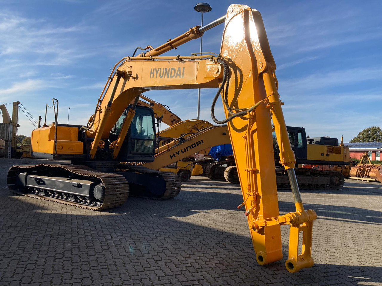 HYUNDAI Robex 290 NLC-7A spare parts carrier - Varuosa - Lintekskavaator: pilt 1 HYUNDAI Robex 290 NLC-7A spare parts carrier - Varuosa - Lintekskavaator: pilt 1