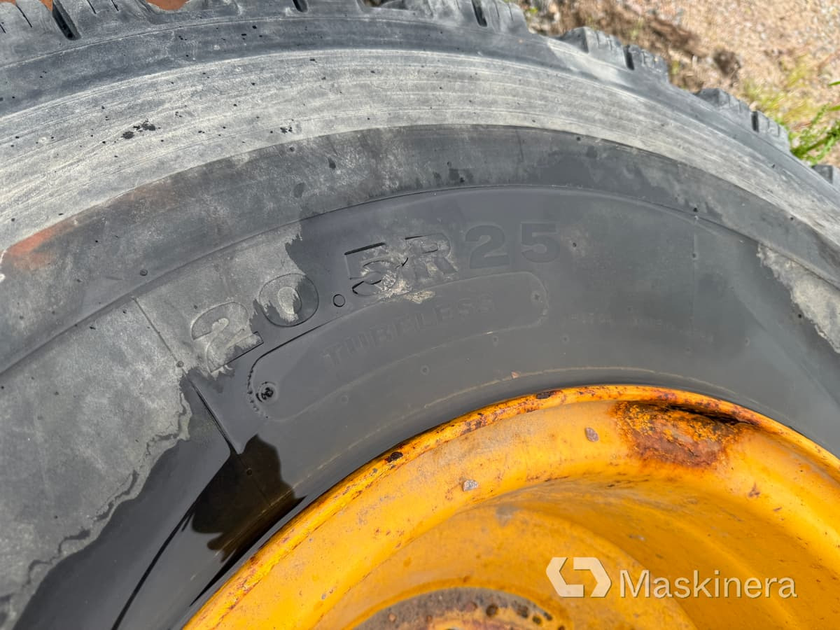 Bridgestone v steel snow 4 st entreprenad däck på fälg 20.5R25 - Komplektne ratas - Ehitusmasinad: pilt 4 Bridgestone v steel snow 4 st entreprenad däck på fälg 20.5R25 - Komplektne ratas - Ehitusmasinad: pilt 4