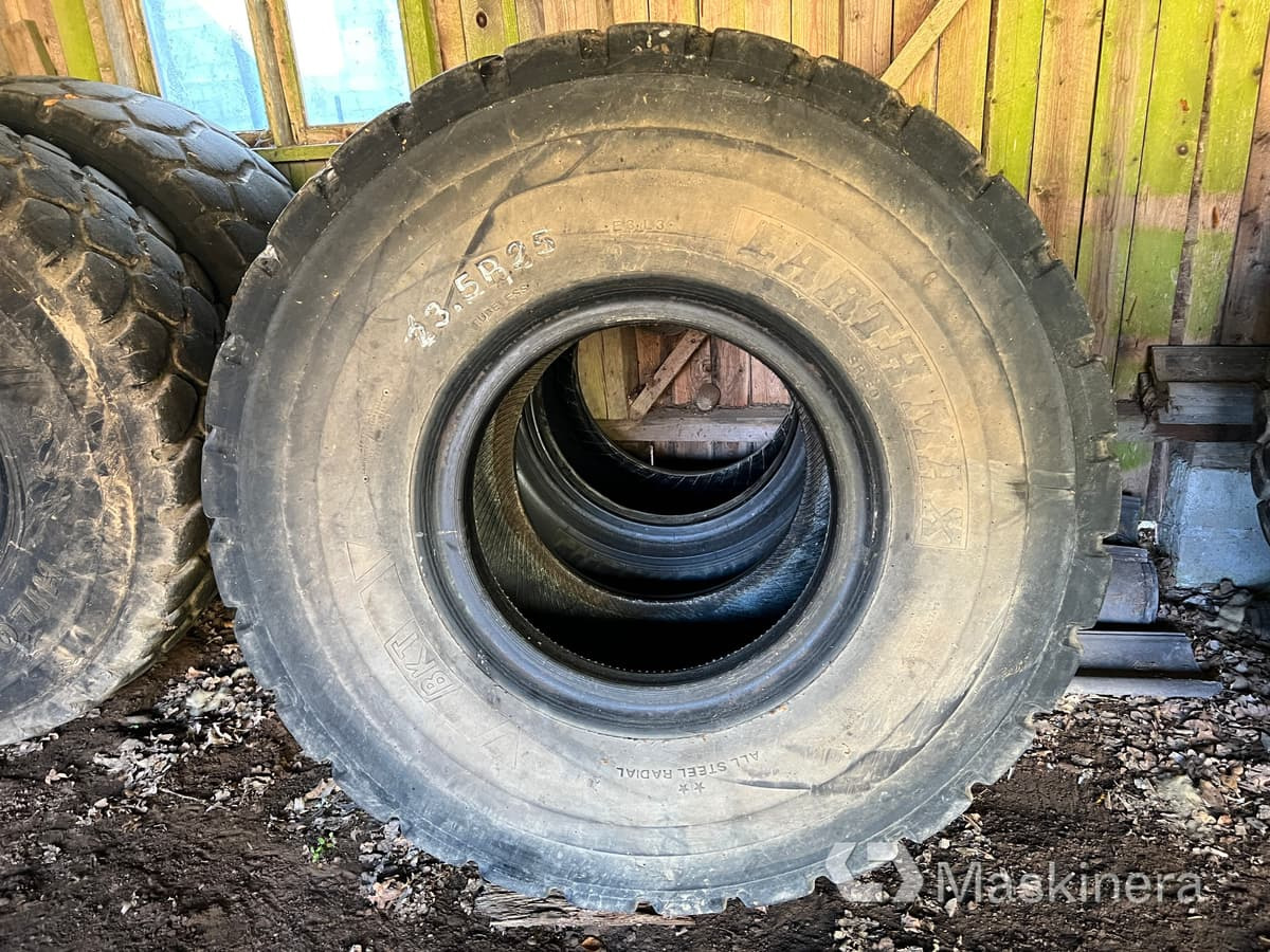 Entreprenaddäck BKT Earthmax 23,5R25 4 st - Rehv - Ehitusmasinad: pilt 2 Entreprenaddäck BKT Earthmax 23,5R25 4 st - Rehv - Ehitusmasinad: pilt 2