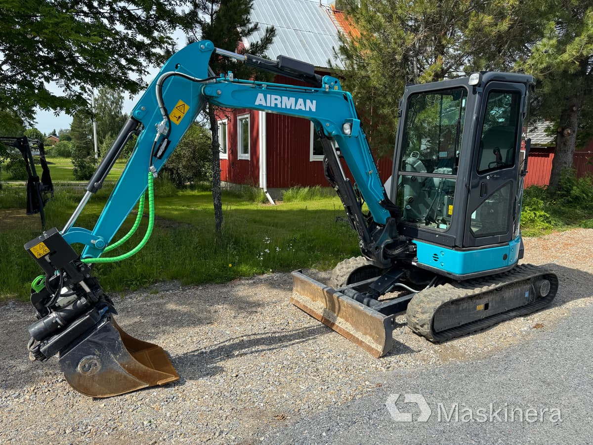 Grävmaskin Airman AX33u-7 med tillbehör - Lintekskavaator: pilt 1 Grävmaskin Airman AX33u-7 med tillbehör - Lintekskavaator: pilt 1