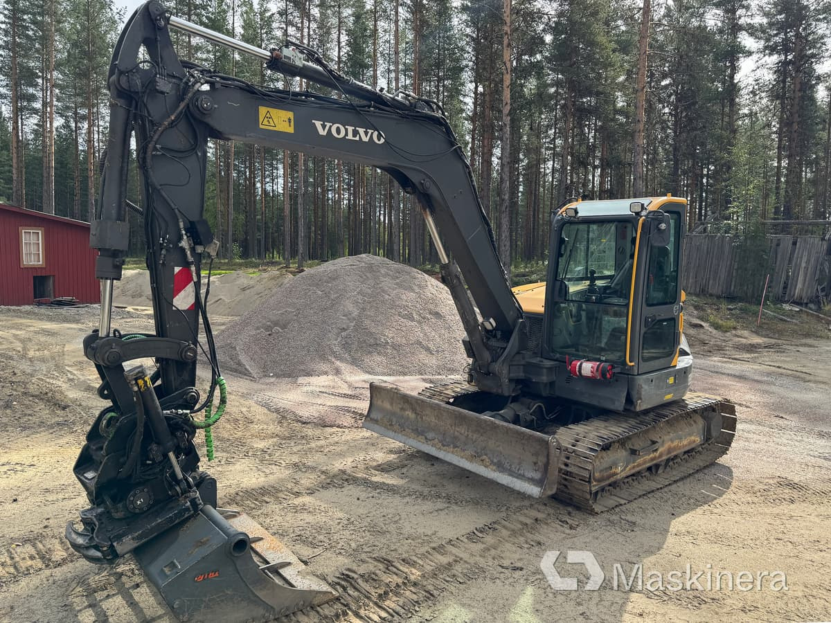 Grävmaskin Volvo ECR88D med tillbehör - Lintekskavaator: pilt 1 Grävmaskin Volvo ECR88D med tillbehör - Lintekskavaator: pilt 1