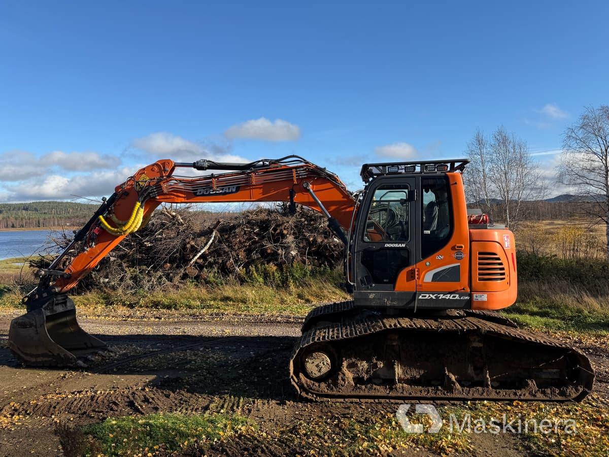 Grävmaskin Doosan DX140LCR-5 / Skördaraggregat 25RH - Lintekskavaator: pilt 2 Grävmaskin Doosan DX140LCR-5 / Skördaraggregat 25RH - Lintekskavaator: pilt 2