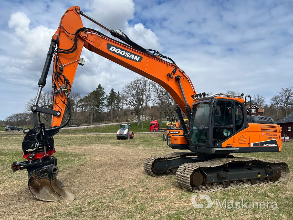 Grävmaskin Doosan DX235NLC-5 med grävsystem - Lintekskavaator: pilt 1 Grävmaskin Doosan DX235NLC-5 med grävsystem - Lintekskavaator: pilt 1