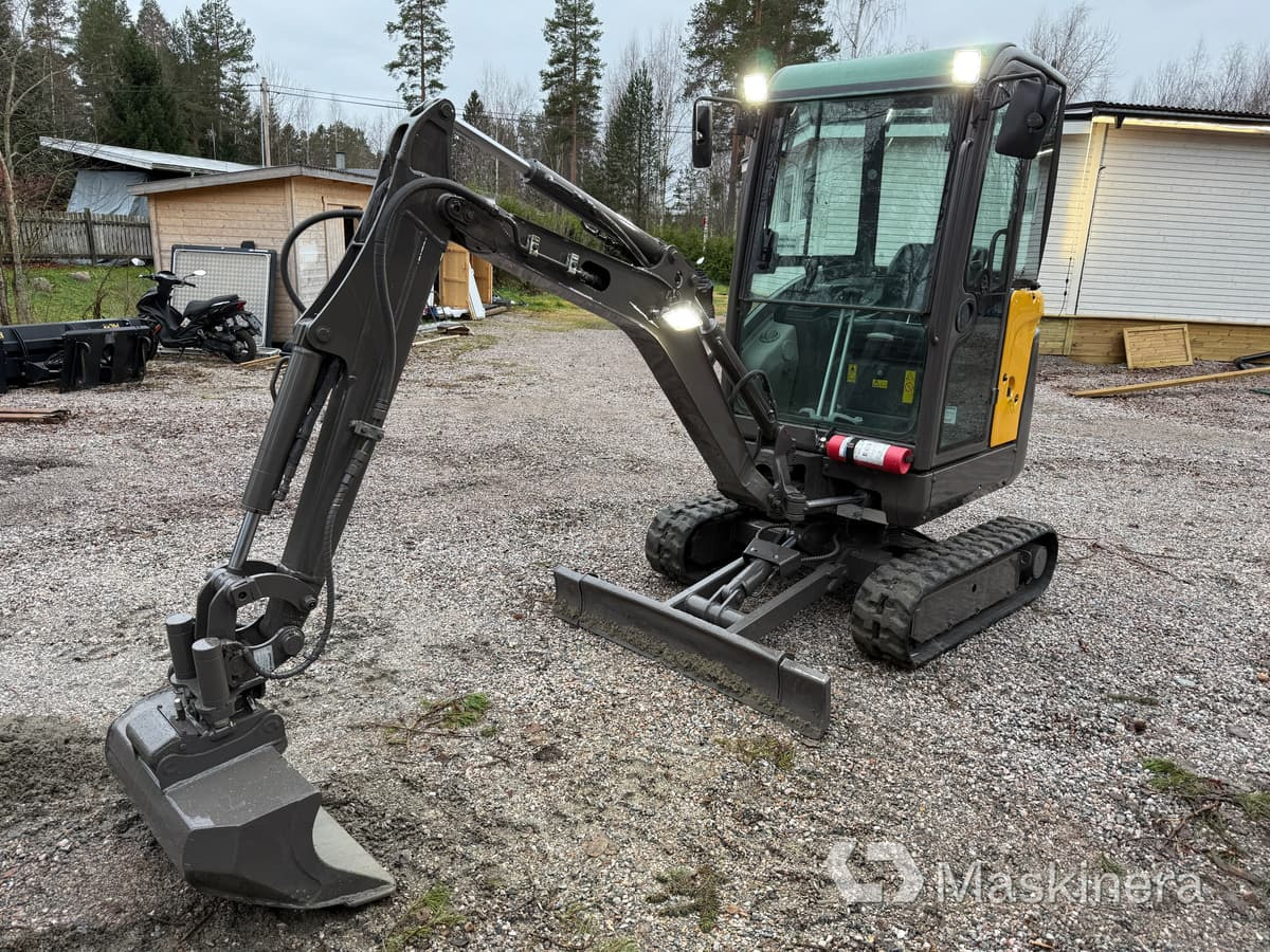 Grävmaskin Volvo EC18C med redskap - Lintekskavaator: pilt 1 Grävmaskin Volvo EC18C med redskap - Lintekskavaator: pilt 1