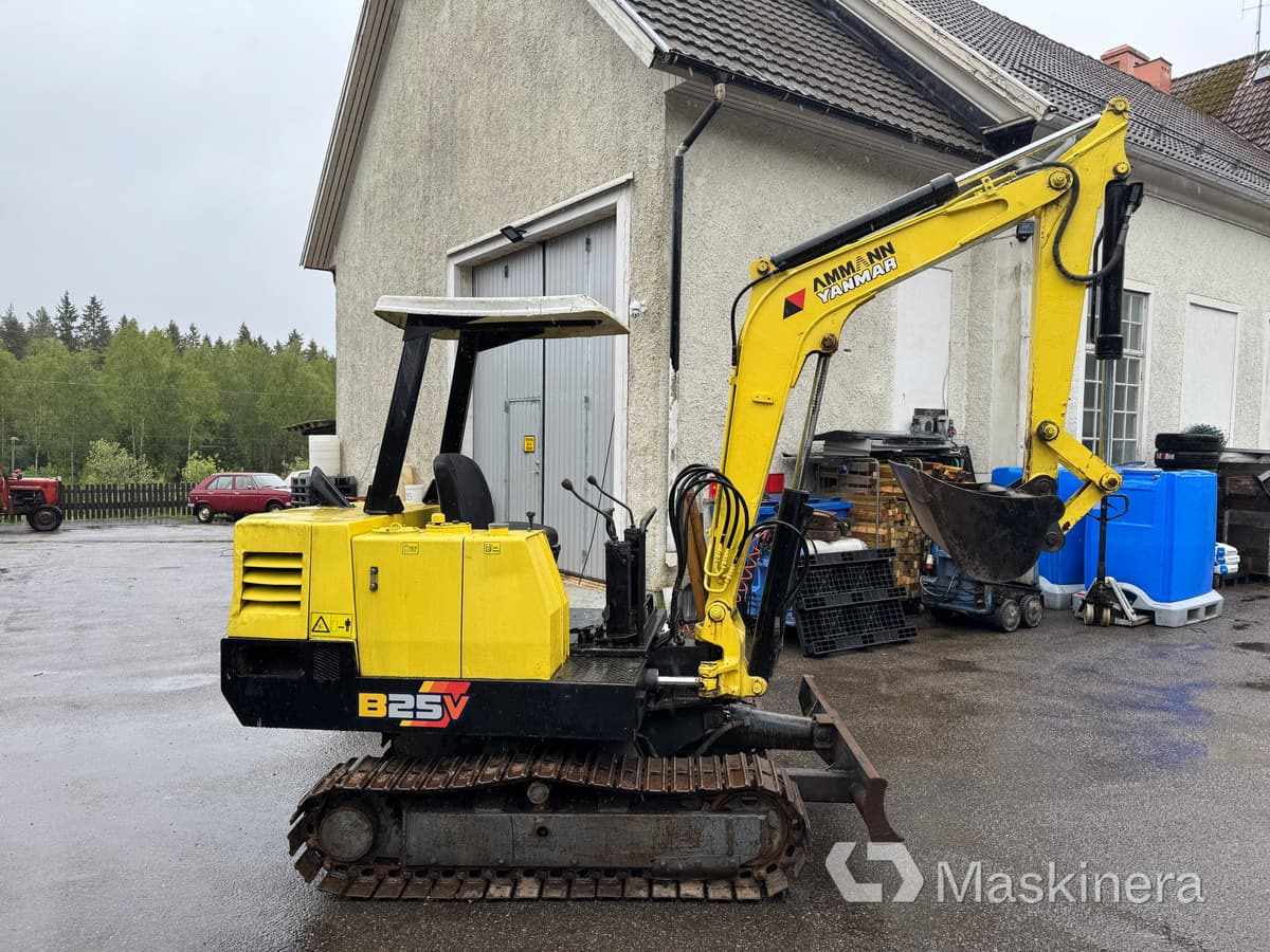 Grävmaskin Yanmar B25V med redskap & transportsläp - Lintekskavaator: pilt 4 Grävmaskin Yanmar B25V med redskap & transportsläp - Lintekskavaator: pilt 4