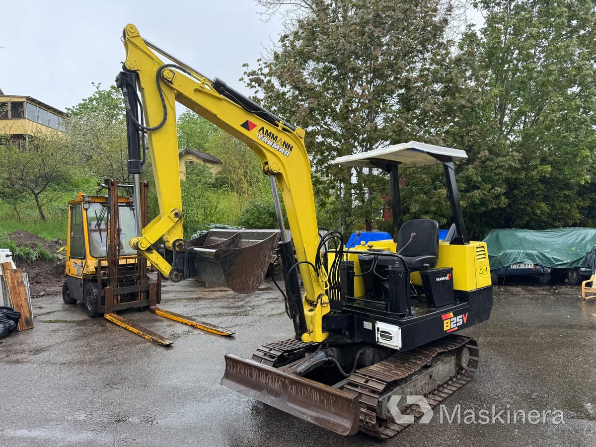 Grävmaskin Yanmar B25V med redskap & transportsläp - Lintekskavaator: pilt 1 Grävmaskin Yanmar B25V med redskap & transportsläp - Lintekskavaator: pilt 1