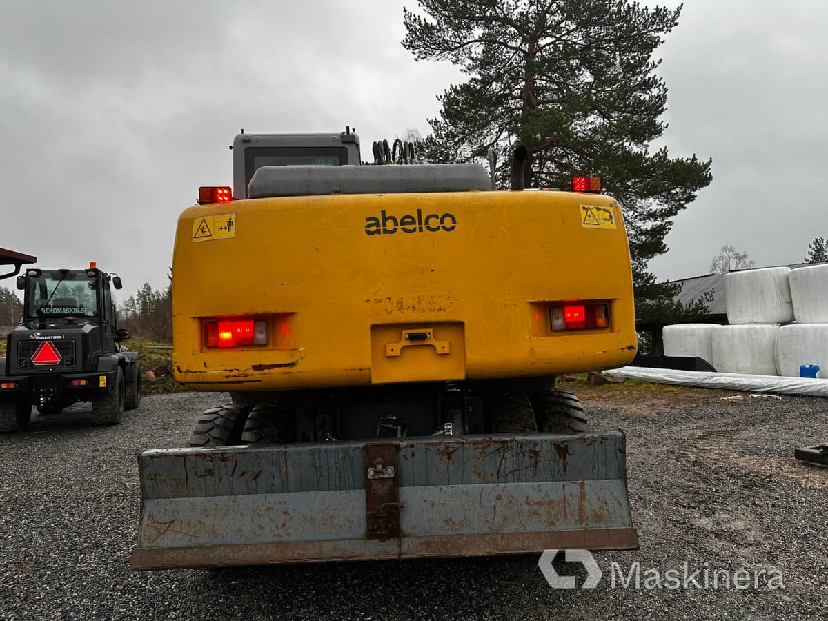 Hjulgrävare XCMG XE150W med flertal redskap - Lintekskavaator: pilt 4 Hjulgrävare XCMG XE150W med flertal redskap - Lintekskavaator: pilt 4