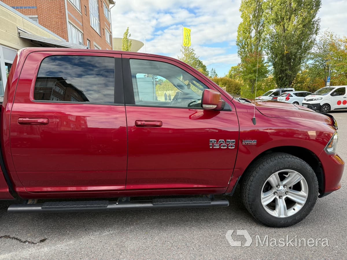 Pickup Dodge Ram 1500 Crew Cab 5.7L V8 HEMI - Väike kaubik: pilt 4 Pickup Dodge Ram 1500 Crew Cab 5.7L V8 HEMI - Väike kaubik: pilt 4