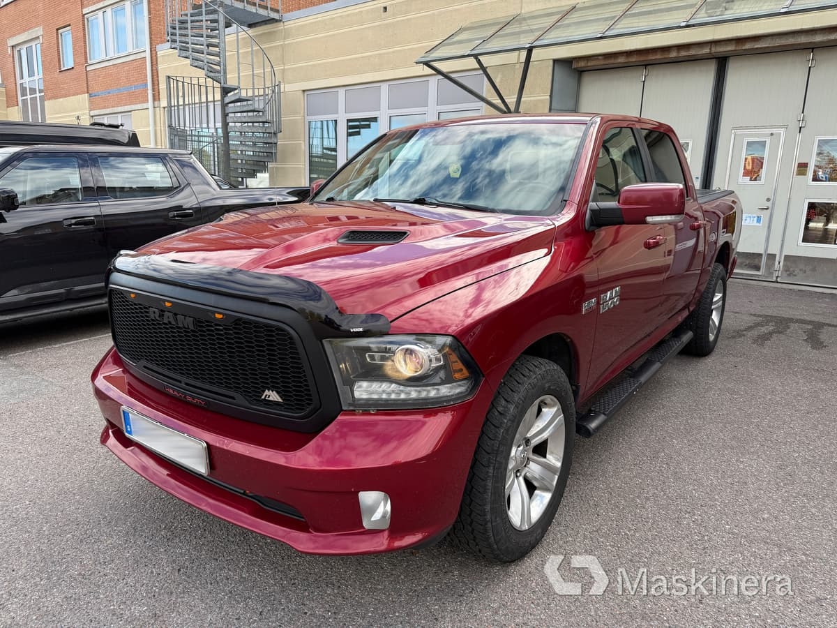 Pickup Dodge Ram 1500 Crew Cab 5.7L V8 HEMI - Väike kaubik: pilt 1 Pickup Dodge Ram 1500 Crew Cab 5.7L V8 HEMI - Väike kaubik: pilt 1