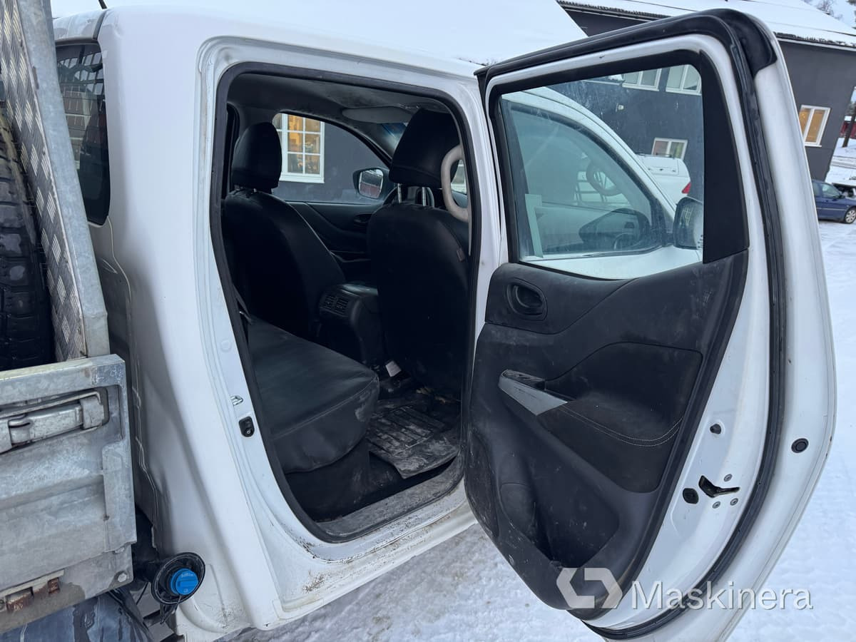 Väike kaubik Pickup Nissan Navara med flak: pilt 32 Väike kaubik Pickup Nissan Navara med flak: pilt 32
