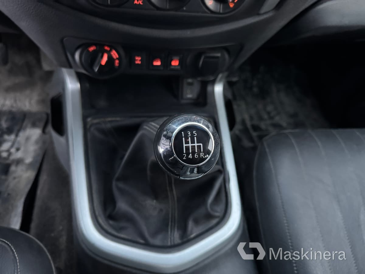 Väike kaubik Pickup Nissan Navara med flak: pilt 17 Väike kaubik Pickup Nissan Navara med flak: pilt 17